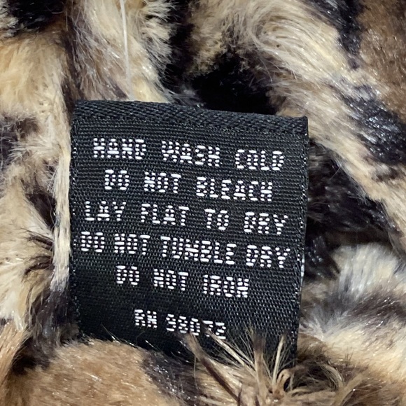 Cowl scarf - So soft faux fur print NWT - Picture 7 of 7